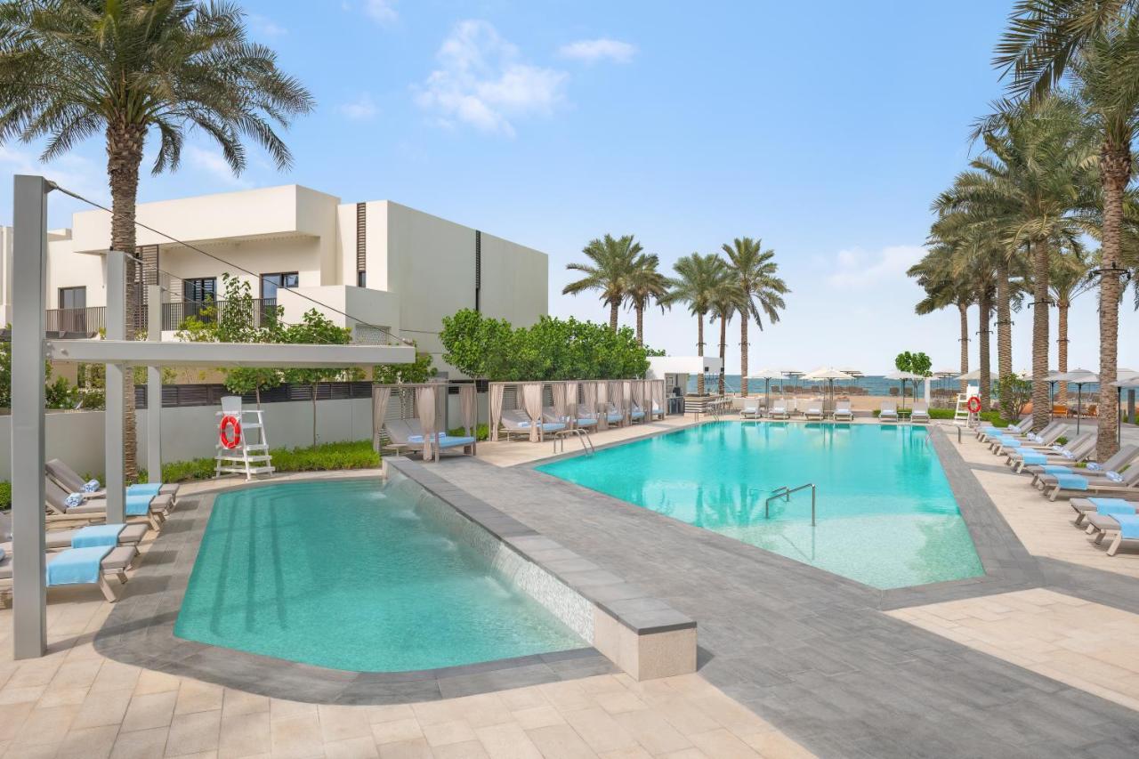 Palace Beach Resort الفجيرة المظهر الخارجي الصورة The swimming pool at the hotel