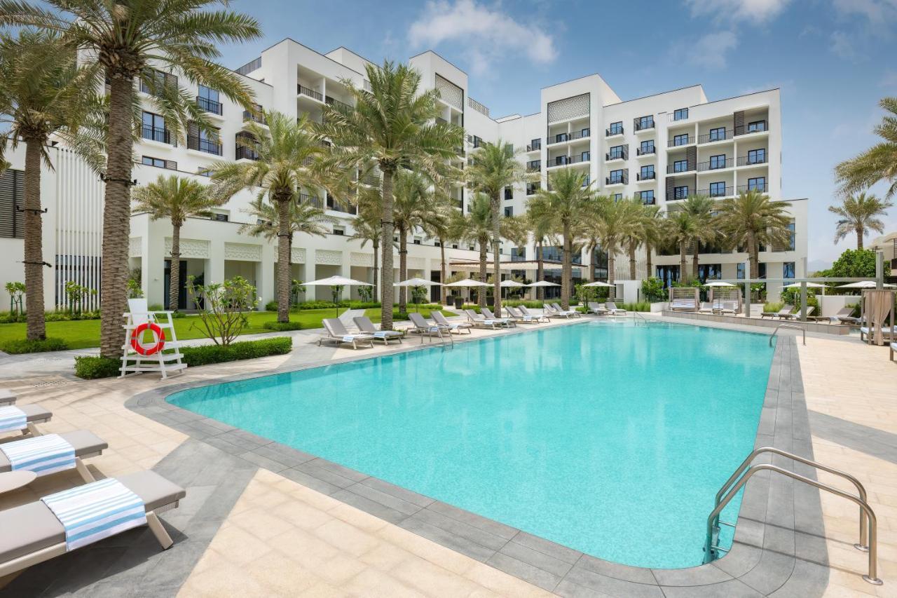 Palace Beach Resort الفجيرة المظهر الخارجي الصورة The swimming pool at the hotel