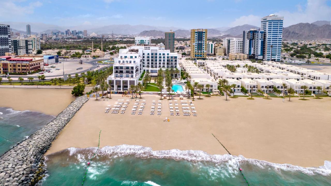 Palace Beach Resort الفجيرة المظهر الخارجي الصورة Aerial view of the hotel